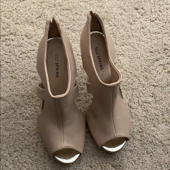 Peek a boo nude heel - Picture 3 of 5